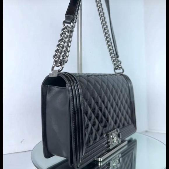 CHANEL BOY RARE Color Chain Patent Quilted Shoulder Bag Medium - Picture 6 of 14